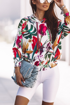 Felpa bianca con cappuccio fantasia jungle, polsini e bordi elasticizzati, moda Mania, maglieria, vista frontale.
