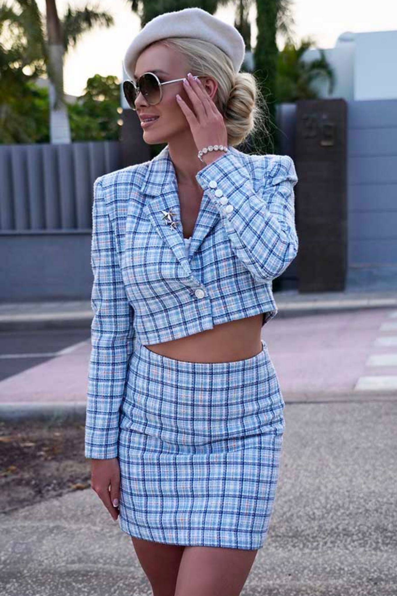 Gonna Corta Look Gonna E Sneakers Scarpe Sportive Gonna Pantalone