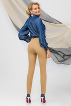 Pantaloni eleganti beige a sigaretta Pretty Girl con tasche laterali, tessuto morbido e vestibilità slim, per look sofisticato.