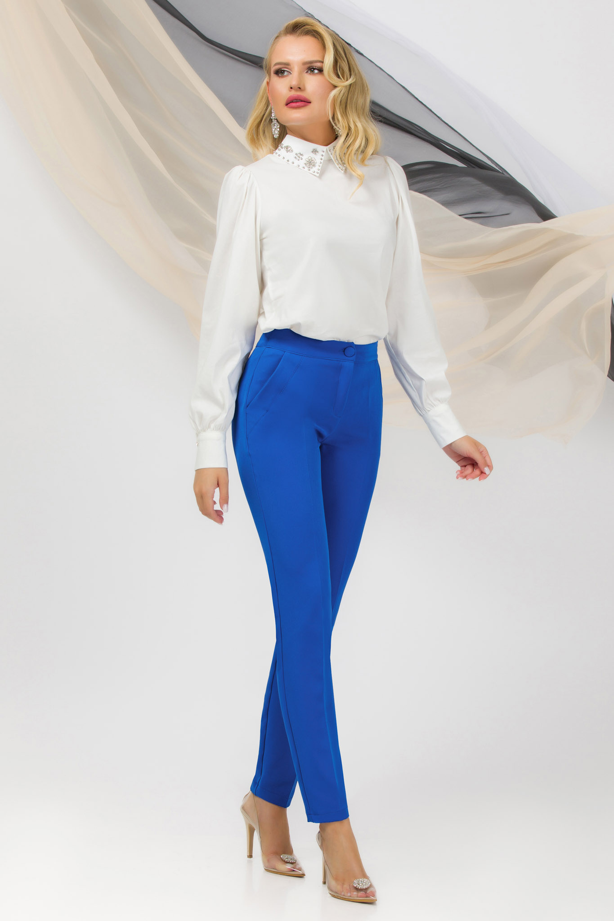 Pantaloni eleganti blu elettrico a sigaretta Pretty Girl con tasche laterali, vestibilità slim e stile sofisticato.