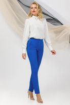 Pantaloni eleganti blu elettrico a sigaretta Pretty Girl con tasche laterali, vestibilità slim e stile sofisticato.